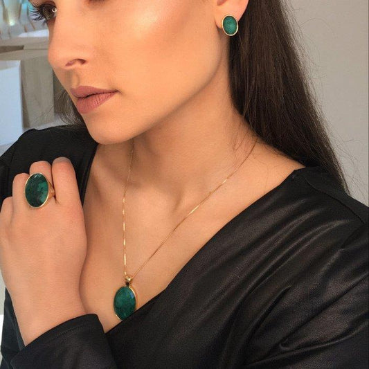 Anel Possebon Folheado a Ouro - Pedra Natural Esmeralda