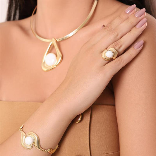 Anel Possebon Folheado a Ouro - Pedra Natural