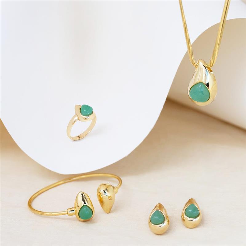 Anel Brilhato com pedra cabochão gota