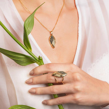 Anel Brilhato Florir com pedras naturais folheado a ouro