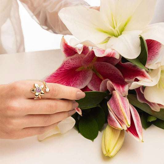 Anel Florir folheado a ouro com pedra natural e porcelana
