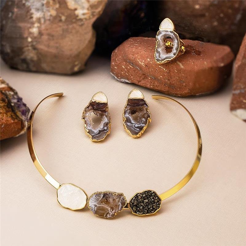 Anel Possebon Folheado a Ouro - Pedra Natural