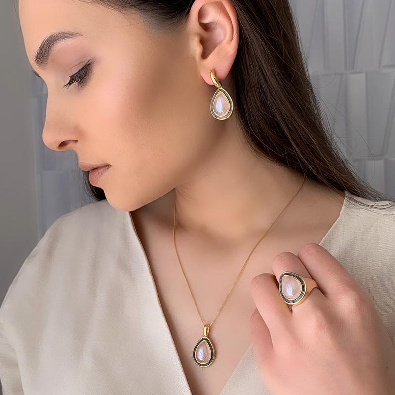 ANEL FOLHEADO A OURO E RÓDIO NEGRO COM EFEITO PEROLADO