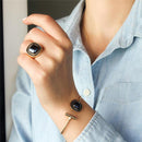 ANEL FOLHEADO A OURO E RÓDIO NEGRO COM EFEITO PEROLADO