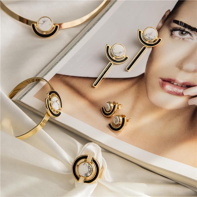 BRINCO FOLHEADO A OURO