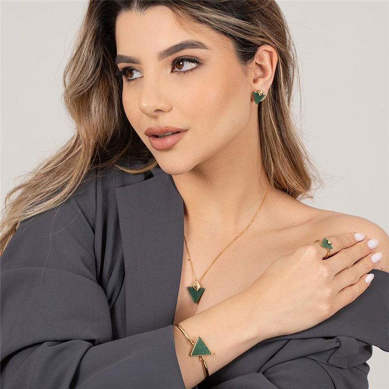 BRINCO FOLHEADO A OURO