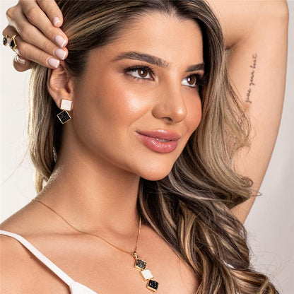 Brinco Brilhato Pedras Naturais Brasileiras — Folheado a Ouro