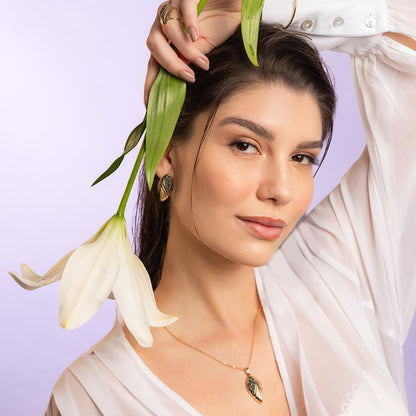 Brinco Brilhato Florir com pedras naturais folheado a ouro