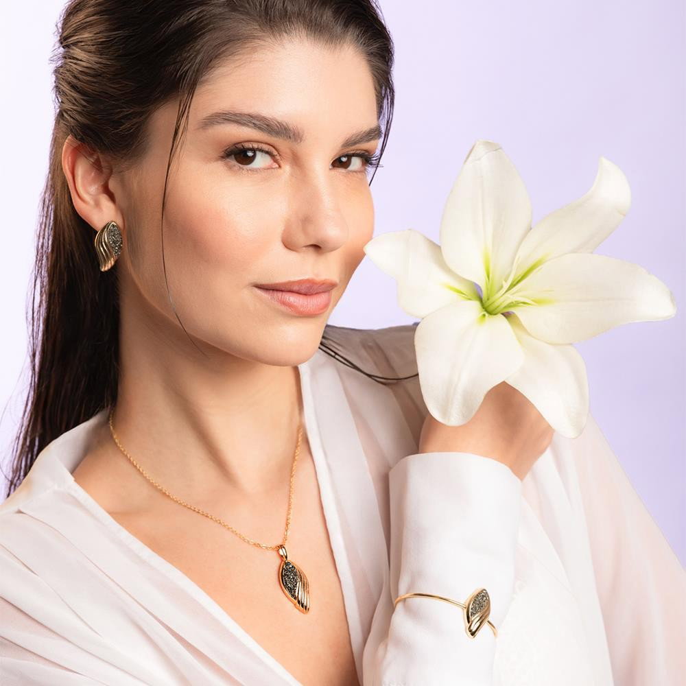 Brinco Brilhato Florir com pedras naturais folheado a ouro