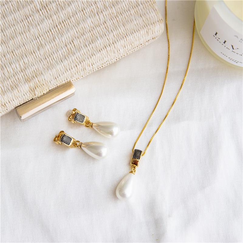 BRINCO FOLHEADO A OURO E RÓDIO NEGRO