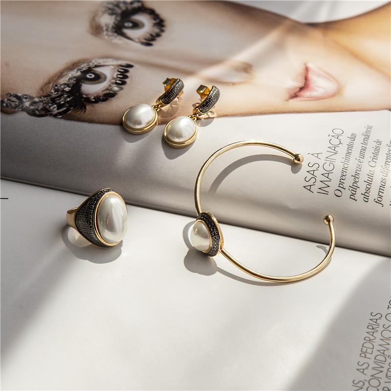 BRINCO FOLHEADO A OURO E RÓDIO NEGRO