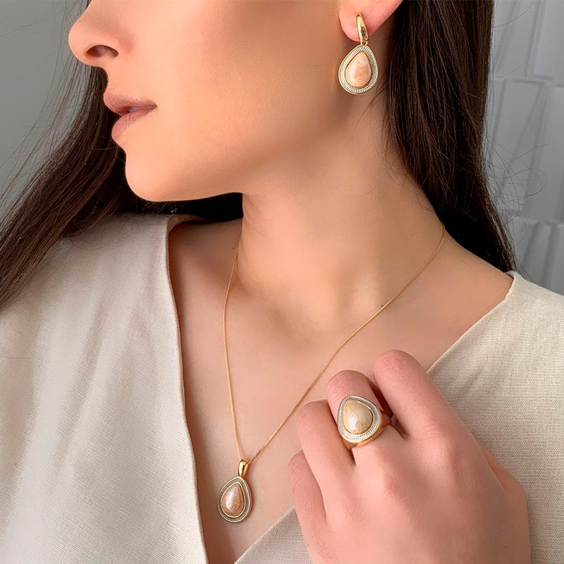 BRINCO FOLHEADO A OURO E RÓDIO BRANCO COM EFEITO PEROLADO