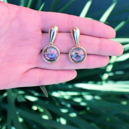 Brinco Brilhato em Abalone com reflexos iridescentes — Coleção Conchas
