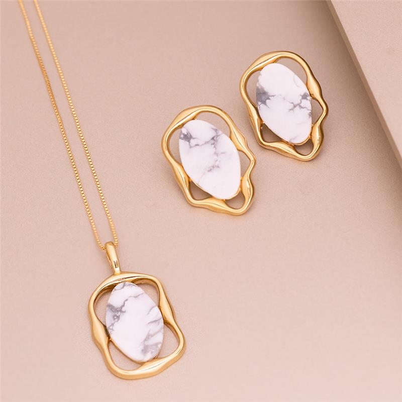 Conjunto Brilhato Pedras Naturais Brasileiras — Folheado a Ouro