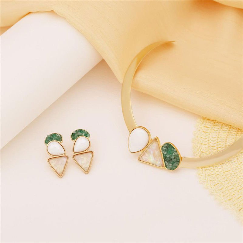 CONJUNTO FOLHEADO A OURO