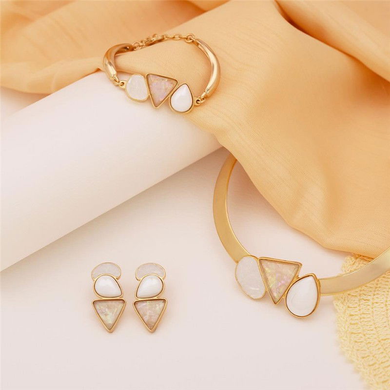 CONJUNTO FOLHEADO A OURO