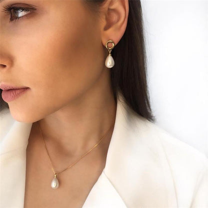 Conjunto Brilhato folheado a ouro com pérolas shell em gota — Coleção Pérolas, referência 030250886