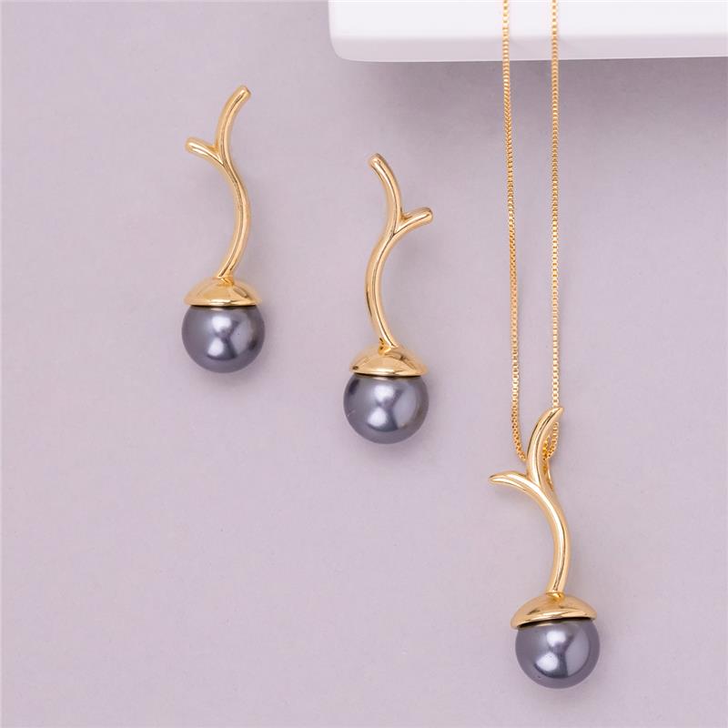 CONJUNTO FOLHEADO A OURO