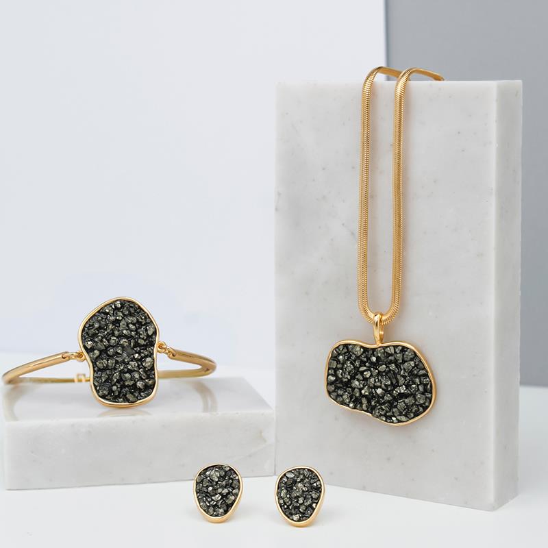 Conjunto Brilhato Pedras Naturais Brasileiras — Folheado a Ouro