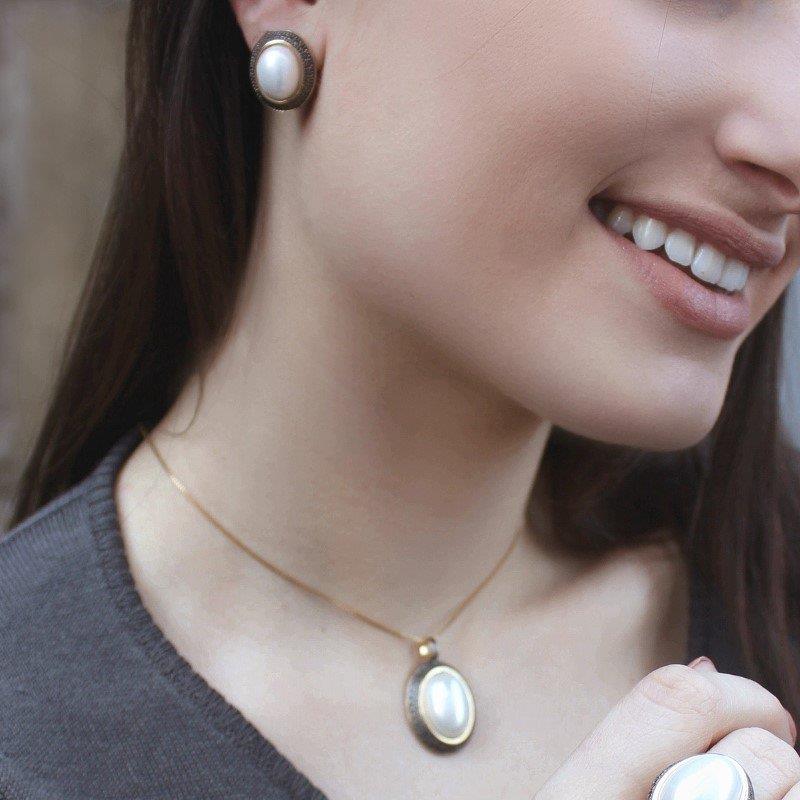 Conjunto Brilhato folheado a ouro com ródio negro e pérolas shell — referência 031256503