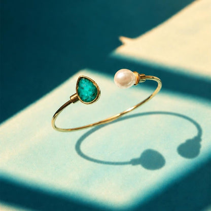 Pulseira folheada a ouro pérola shell branca e esmeralda Coleção Preciosa
