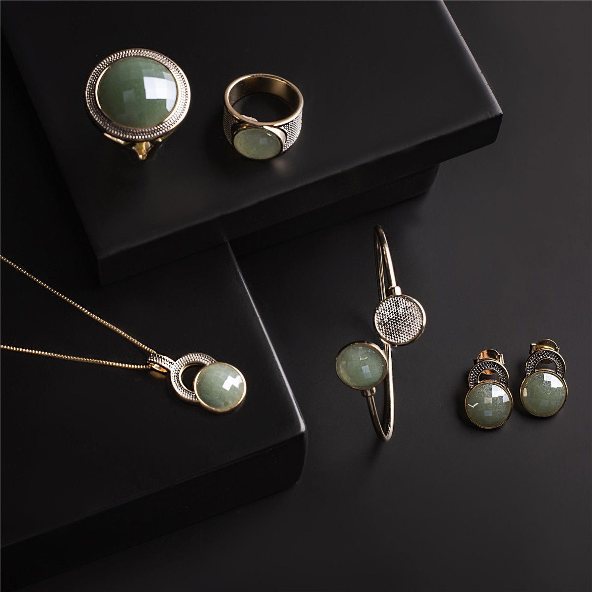 Pulseira Possebon Folheada a Ouro e Ródio Branco - Pedra Natural Quartzo Rosa