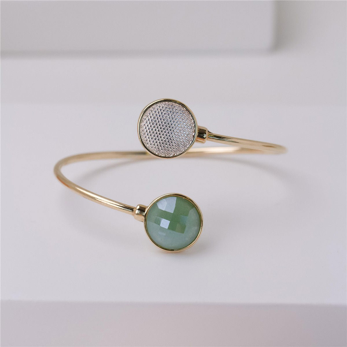 Pulseira Possebon Folheada a Ouro e Ródio Branco - Pedra Natural Quartzo Rosa