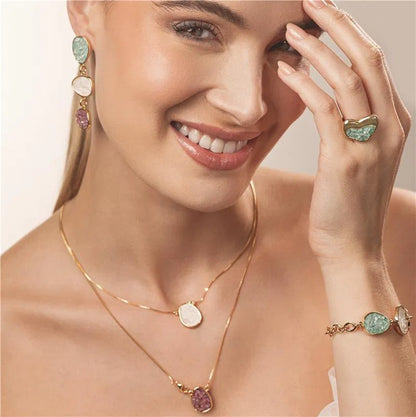 Colar Brilhato Pedras Naturais Brasileiras — Folheado a Ouro